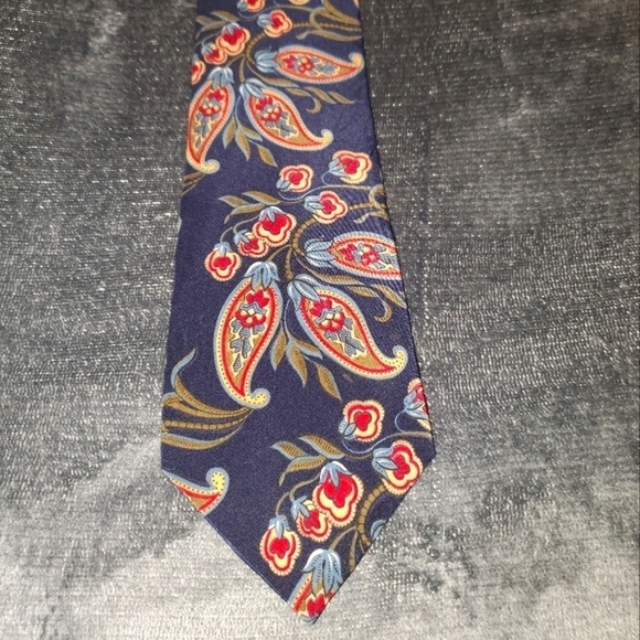 Like-New
Navy blue necktie with colorful flower pattern - Like-New - Picture 1 of 4